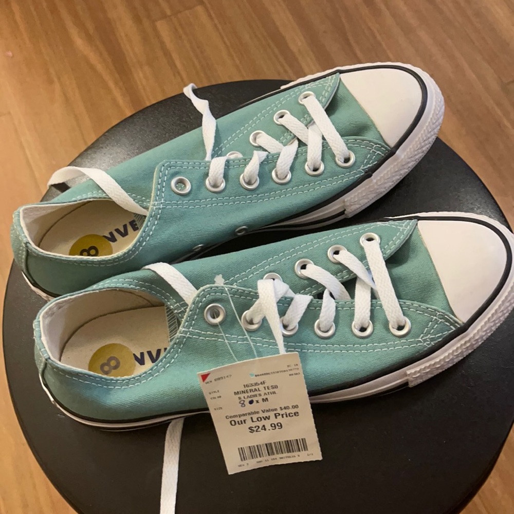 ❗️Converse NWT❗️